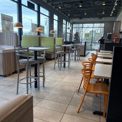 Del Taco - Dining area