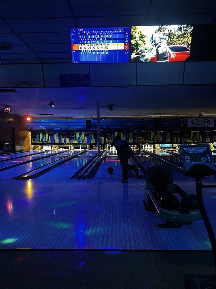 New Great Valley Lanes Logo