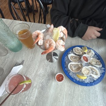 Carr's Oyster Bar - Shrimp cocktail and oysters - Seafood Near Me - Stanley Bridge, Prince Edward Island Carr's Oyster Bar - Shrimp cocktail and oysters - Seafood Near Me - Stanley Bridge, Prince Edward Island