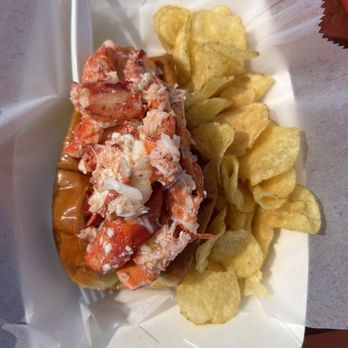 Bite Into Maine - 6 oz Connecticut style - Seafood Near Me - Cape Elizabeth, Maine