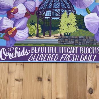 Trader Joe's - Lovely flowers - Grocery Near Me - La Canada, California