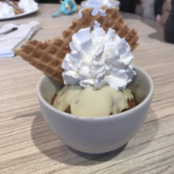 Demetres - Chocolate ice cream with white chocolate sauce - Desserts Near Me - Richmond Hill, Ontario