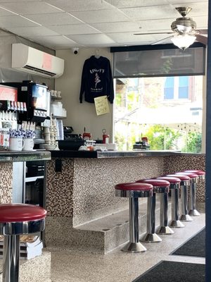 Lindy's Diner by null