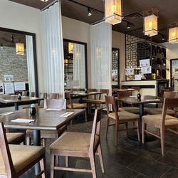 Sushi Kushi Toyo - Dining area