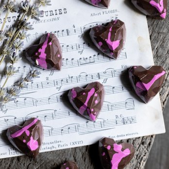 Sama Delights - Lavande
Heart shaped lavender flavored caramel and ganache - Desserts Near Me Sama Delights - Lavande
Heart shaped lavender flavored caramel and ganache - Desserts Near Me