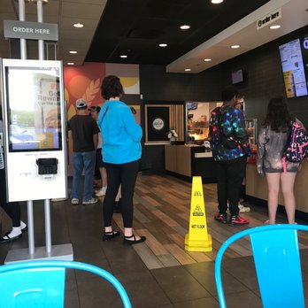 McDonald's - All these people are waiting for food or to order... no one is helping them. So sad - Coffee & Tea Near Me - Hoffman Estates, Illinois