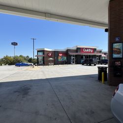 QuikTrip - Exterior