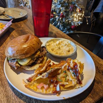 Smoke Daddy - A burnt ends sammy, BBQ pork nachos, and mac'n'cheese - Barbeque Near Me - Chicago, Illinois