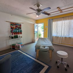 Airy, quiet and comfortable treatment space to relax in.