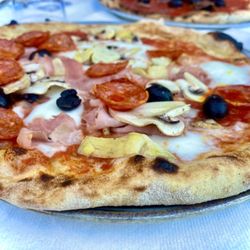 Pizzeria alle Scalette - Capricciosa Pizza