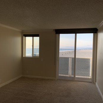 Crystal Cove Beach Resort - Living quarters with beach view - Apartments Near Me - Redondo Beach, California