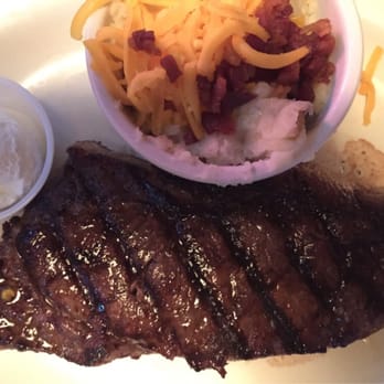 Texas Roadhouse - Boyfriends 16oz New York steak with a side of mash potato - Barbeque Near Me - Midland, Texas Texas Roadhouse - Boyfriends 16oz New York steak with a side of mash potato - Barbeque Near Me - Midland, Texas