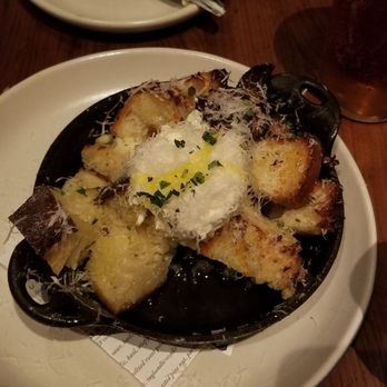 North Italia - White truffle garlic bread! - Pizza Near Me - El Segundo, California North Italia - White truffle garlic bread! - Pizza Near Me - El Segundo, California