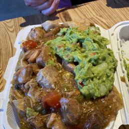 Small nachos with green sauce pork Small nachos with green sauce pork