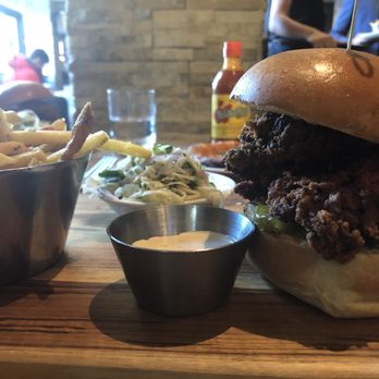 Earls Kitchen + Bar - Nashville fried chicken - Canadian (New) Near Me - Mississauga, Ontario