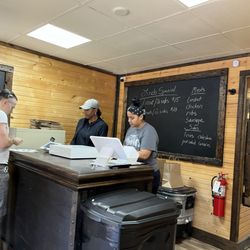 Dunn Deal BBQ - Check out area
