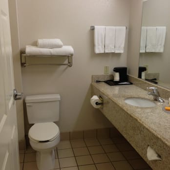La Quinta by Wyndham Phoenix I-10 West - Bathroom - slightly outdated - Hotels Near Me - Phoenix, Arizona La Quinta by Wyndham Phoenix I-10 West - Bathroom - slightly outdated - Hotels Near Me - Phoenix, Arizona