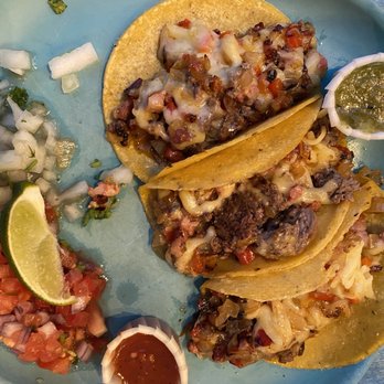 Maria Bonita - Tacos Alambre (gegrillte Rinderhüfte, Bacon, geröstete Zwiebeln, rote Paprika, Käse) - Mexican Near Me - Berlin, BE Maria Bonita - Tacos Alambre (gegrillte Rinderhüfte, Bacon, geröstete Zwiebeln, rote Paprika, Käse) - Mexican Near Me - Berlin, BE