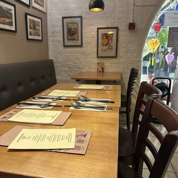 MOC Kitchen - Seating - Vietnamese Near Me - London, XGL