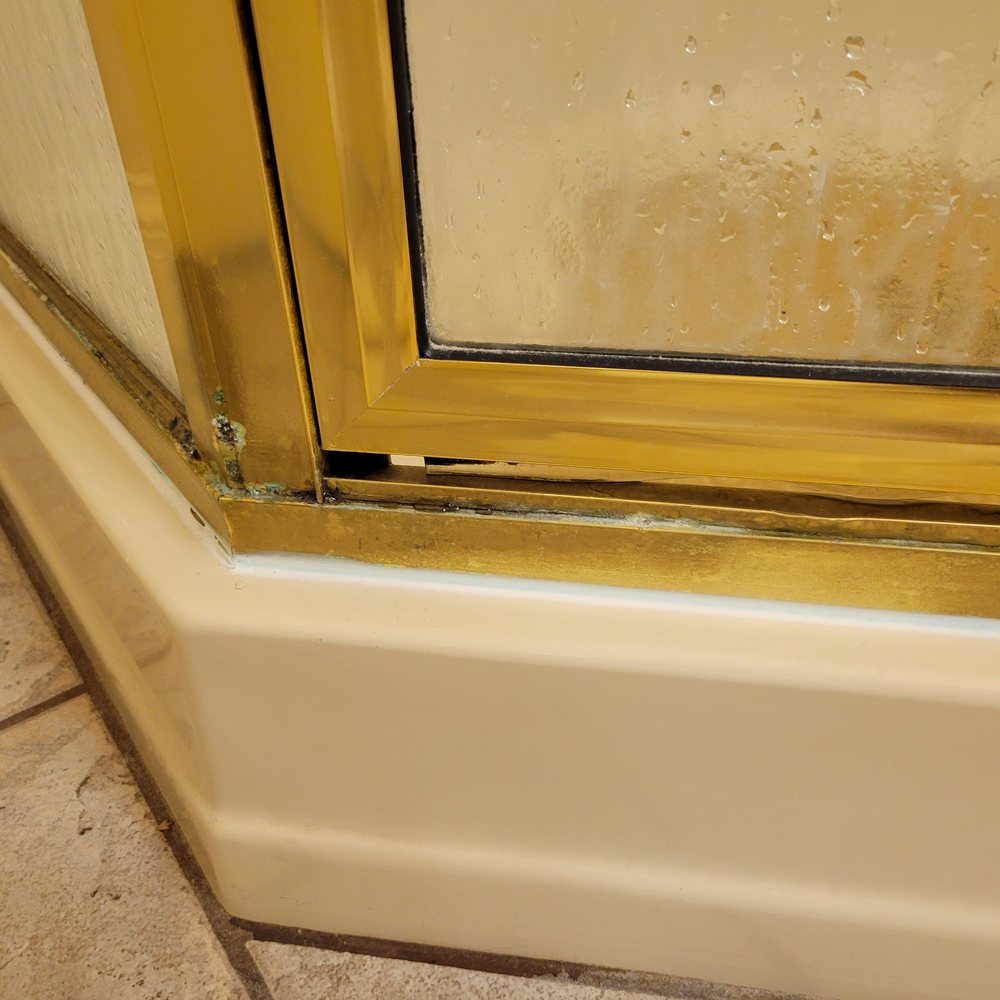 Blue Heron Inn - Shower had soap scum all around the edges - Hotels Near Me - Laporte, Indiana Blue Heron Inn - Shower had soap scum all around the edges - Hotels Near Me - Laporte, Indiana