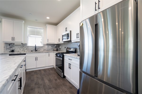 Palmdale Kitchen Remodel - Beautiful Palmdale kitchen remodel with slab backsplash and soft close cabinets Palmdale Kitchen Remodel - Beautiful Palmdale kitchen remodel with slab backsplash and soft close cabinets