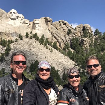 Budget Host Arrowhead Motel - This is our group picture at Mt. Rushmore. - Hotels Near Me - Sundance, Wyoming
