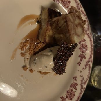 Present Company - Bread pudding al la mode - New American Near Me - Simsbury, Connecticut