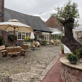 Courtyard Coffee House - Outdoor courtyard - Coffee & Tea Near Me - Knutsford, CHE