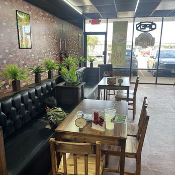 3 Bears Lodge - Dining area - Salad Near Me - La Porte, Texas