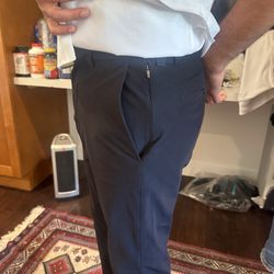 lululemon - Next to the pocket, the pants show their wrinkled and ugly shape