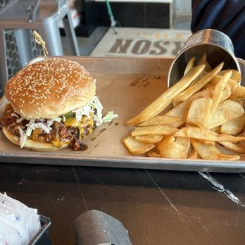 Andersons Eatery and Distillery - Pulled pork and fries - Whiskey Bars Near Me - Denton, Texas