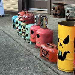 La Conner Artists Gallery A Cooperative Spirit - What a great idea for Halloween.