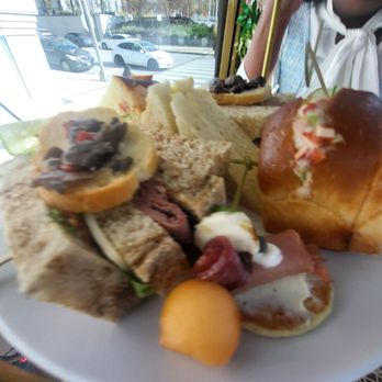 Tea Around Town - Bus Tours Near Me - Chicago, Illinois