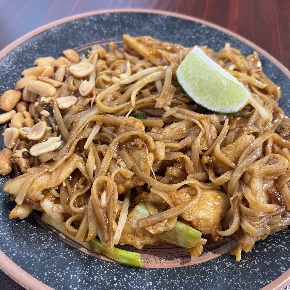 Good Chef Restaurant - Chicken pad Thai - Asian Fusion Near Me - Miami, Florida Good Chef Restaurant - Chicken pad Thai - Asian Fusion Near Me - Miami, Florida