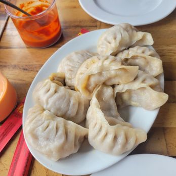 Om Wok - Steamed chicken momos - Himalayan/Nepalese Near Me - Jackson Heights, New York