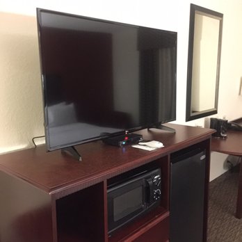 Hampton Inn & Suites Millington - Large TV, microwave and refrigerator. - Hotels Near Me - Millington, Tennessee