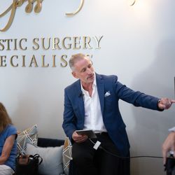 Plastic Surgery Specialists - Dr. Hvistendahl presenting