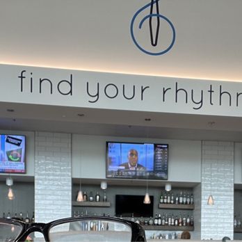 Rhythm On Monroe - Offers 3 televisions at bat but who is watching when u have the views from upstairs in 2 nd floor - American Near Me - Huntsville, Alabama