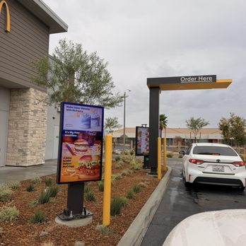 McDonalds - Fast Food Near Me - San Jacinto, California