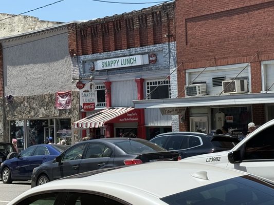 Snappy Lunch by null