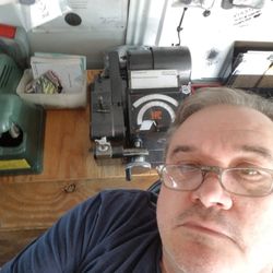 Als Locksmith - SITTING IN THE SHOP WITH KEY MACHINES BEHIND ME