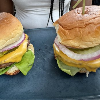 Tommy Bahama Store - Cheeseburger Sliders - Men's Clothing Near Me - Winter Park, Florida Tommy Bahama Store - Cheeseburger Sliders - Men's Clothing Near Me - Winter Park, Florida