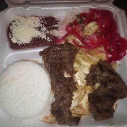 Carne Asada con Tajadas,Arroz y frijoles con Queso.