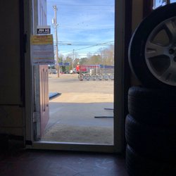 CM Used Tires & Wheels - Doorway