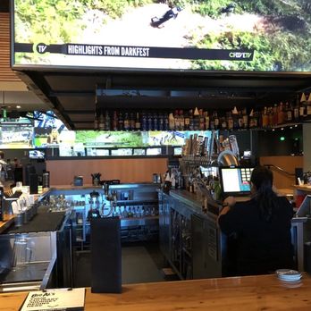 Big Al’s - Open Bar at Entrance Lobby - Bowling Near Me - Milpitas, California