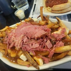La Fabrique Du Smoked Meat Québec - Medium poutine with smoked meat