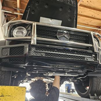 V- Tech Automotive - Top tech fixing ac compressor on G wagon - Auto Repair Near Me - Lake Forest, California V- Tech Automotive - Top tech fixing ac compressor on G wagon - Auto Repair Near Me - Lake Forest, California