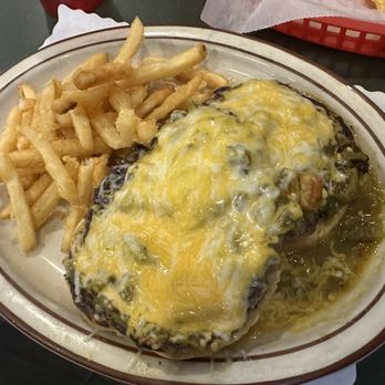 La Dos Gringas - Hub city burger with double meat and green chile. - New Mexican Cuisine Near Me - Belen, New Mexico