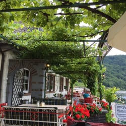 Haus Burg Metternich - Wein Terrasse an der Moselpromenade