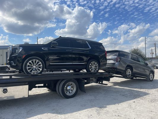 24/7 Towing - Reliable and fast towing when you need it most. Blue Towing is here 24/7 for safe vehicle transport and expert roadside assistance. 24/7 Towing - Reliable and fast towing when you need it most. Blue Towing is here 24/7 for safe vehicle transport and expert roadside assistance.